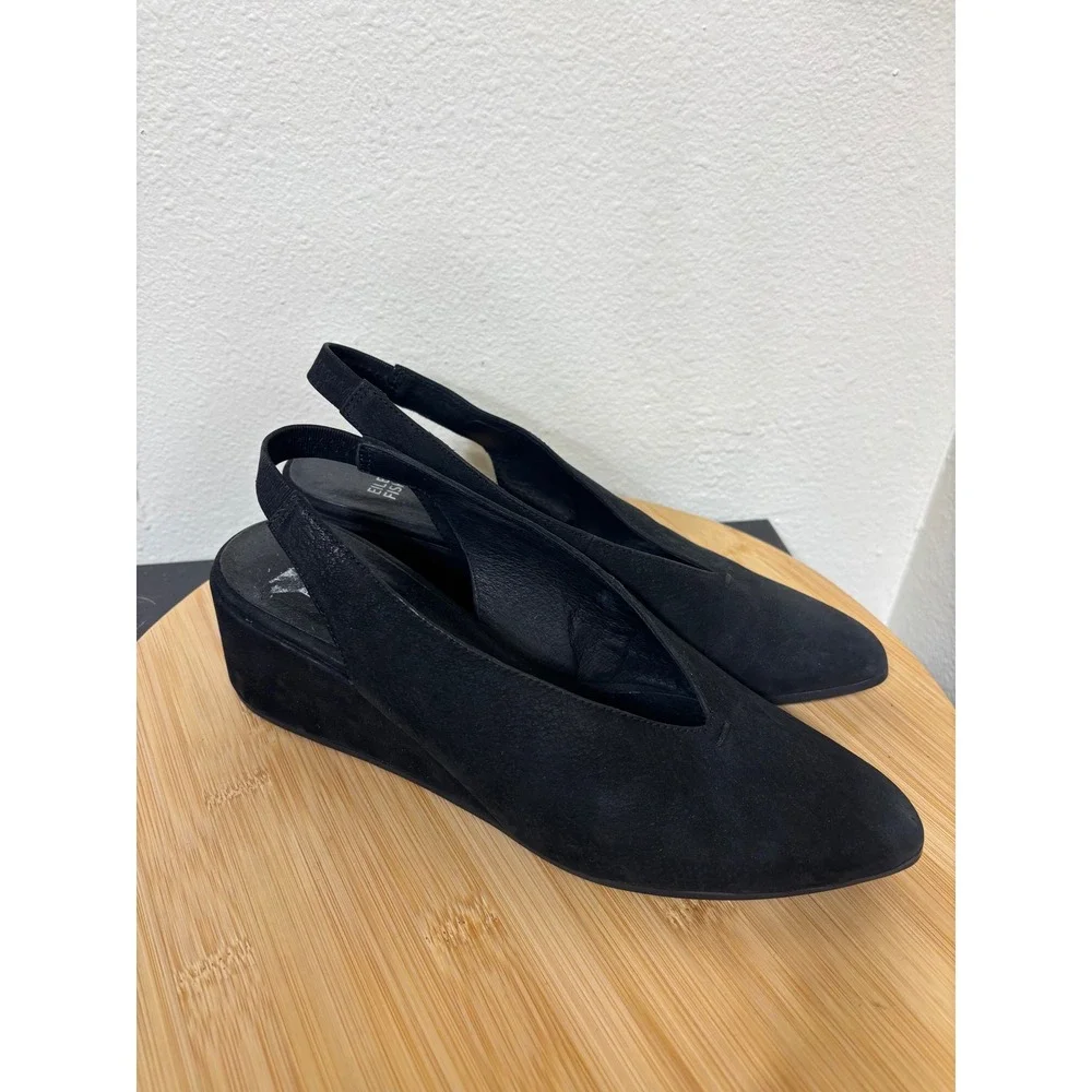 Eileen Fisher Wedges 8 Slingback Black Nubuck Pointed Toe V-Neck Pumps